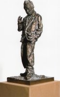 Rainer Fetting: Willy Brandt, 1996/2006, Bronze Figur, Ed. 38/45, 83 x 31 x 40 cm. Courtesy: Freundeskreis Willy Brandt Haus (FkWBH), Berlin.